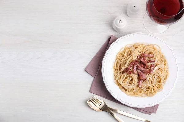 Delicious Carbonara Pasta Served White Wooden Table Flat Lay Space — Stock Photo, Image