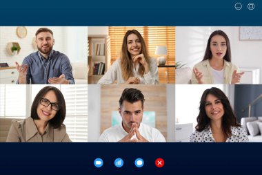 Webinar 'a katılan bir grup insan. Video konferansı