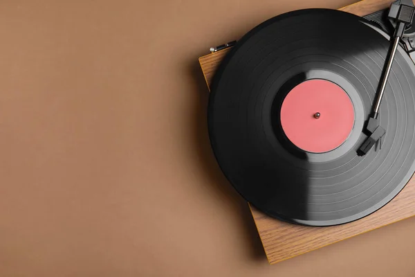 Modern Vinyl Record Player Disc Brown Background Top View Space — Stock Photo, Image