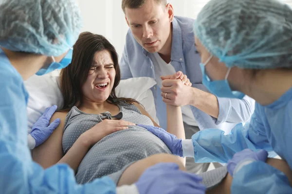 Woman Giving Child Birth Maternity Hospital — Stock Photo, Image