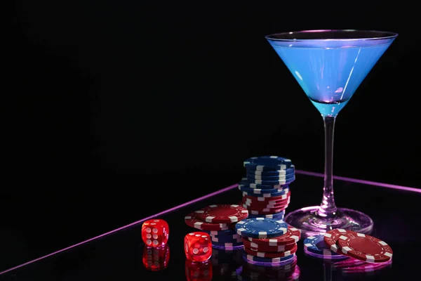 Casino Chips Dice Cocktail Dark Background Space Text — Stock Photo, Image