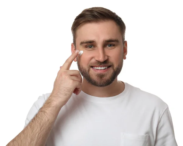 Feliz Joven Aplicando Crema Facial Sobre Fondo Blanco — Foto de Stock