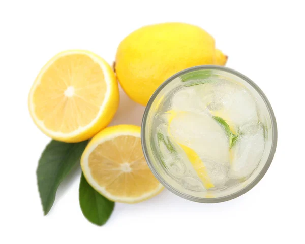 Cool Nylagad Lemonad Och Frukt Vit Bakgrund Ovanifrån — Stockfoto