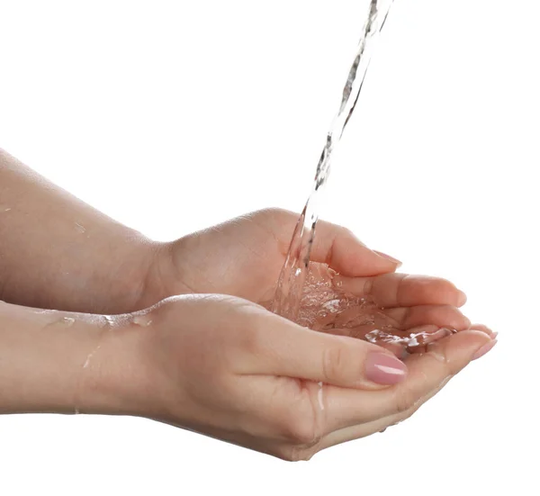 Despejar Água Nas Mãos Mulher Sobre Fundo Branco Close — Fotografia de Stock
