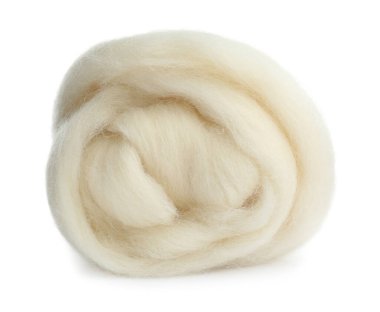 Yumuşak yün yumağı beyazda izole edilmiş.