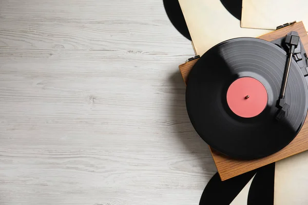 Discos Vinilo Vinilo Modernos Sobre Fondo Madera Blanca Plano Espacio — Foto de Stock