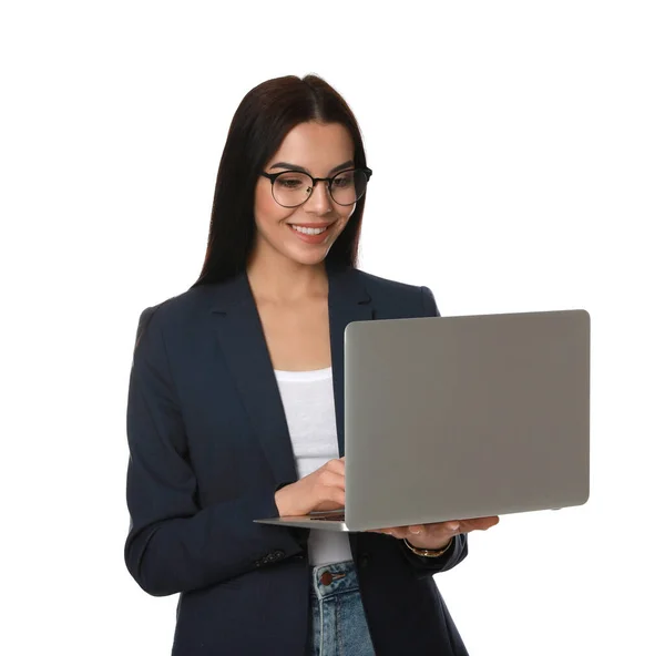 Mujer Joven Con Portátil Moderno Sobre Fondo Blanco — Foto de Stock