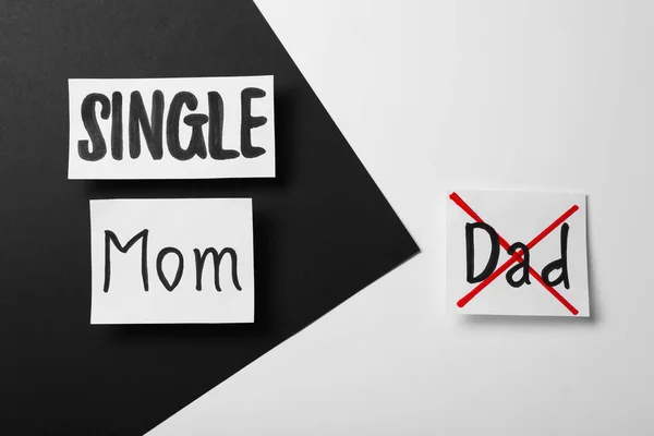 Karten Mit Text Single Mom Und Gekreuztem Wort Dad Auf — Stockfoto