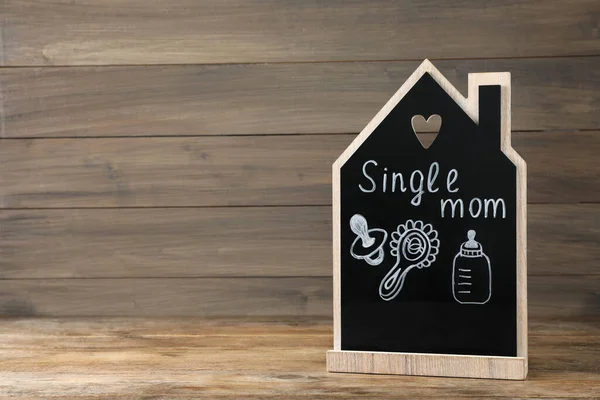 Kreidetafel Mit Den Worten Single Mom Und Baby Accessoires Auf — Stockfoto