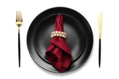 Beyaz arkaplan üzerinde zarif tablo ayarı, üst görünüm