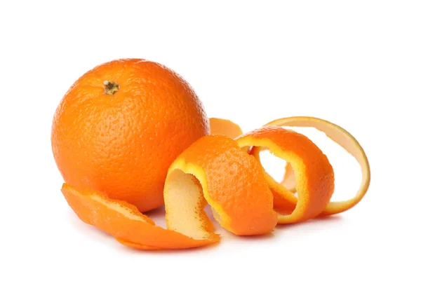 Fruta Naranja Con Cáscaras Sobre Fondo Blanco — Foto de Stock
