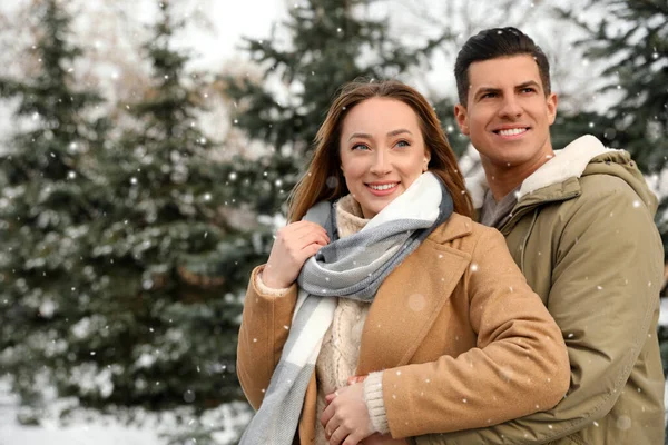 Hermosa Pareja Feliz Aire Libre Día Invierno — Foto de Stock