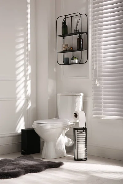 Modern Toalett Skål Bekväm Toalett Inredning — Stockfoto