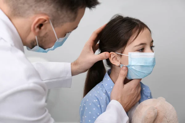 Pediatrician Examining Little Girl Hospital Doctor Patient Wearing Protective Masks — Stock Photo, Image