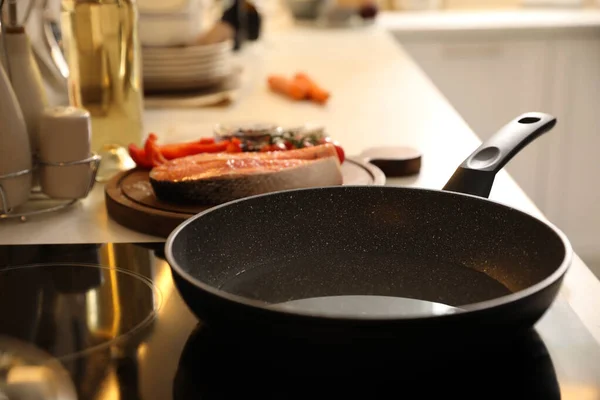 Сковородка Растительным Маслом Варочной Панели — стоковое фото