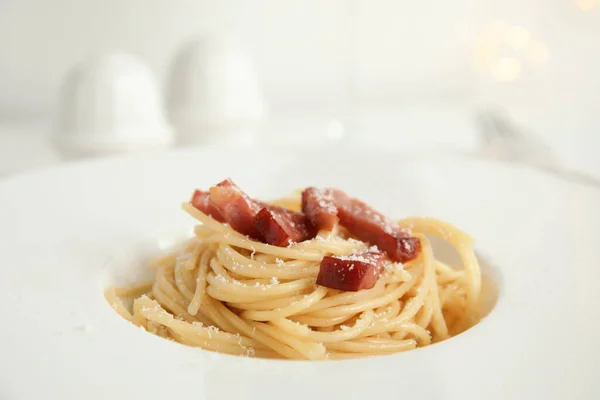 Delicious Carbonara Pasta Plate Closeup View — Stock Photo, Image