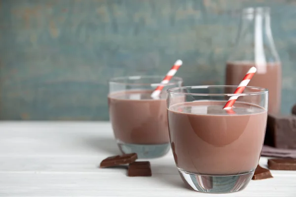 Köstliche Schokoladenmilch Auf Weißem Holztisch Raum Für Text — Stockfoto