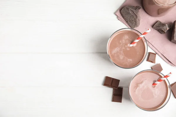 Köstliche Schokoladenmilch Auf Weißem Holztisch Flach Gelegt Raum Für Text — Stockfoto