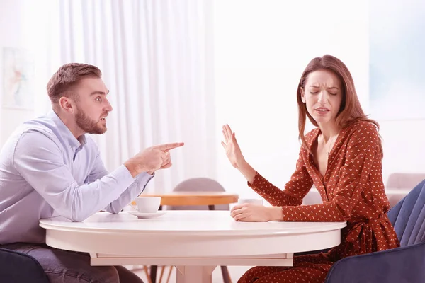 Una Pareja Discutiendo Cafetería Engaño Ruptura — Foto de Stock