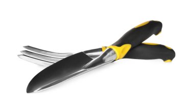 Beyaz arka planda mala ve yaba. Bahçe aletleri