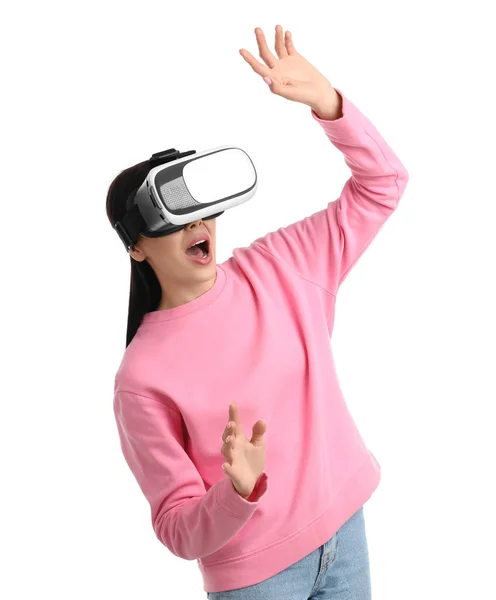 Kvinna Med Hjälp Virtuell Verklighet Headset Vit Bakgrund — Stockfoto