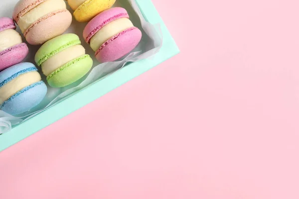 Many Delicious Colorful Macarons Box Pink Background Top View Space — Stock Photo, Image