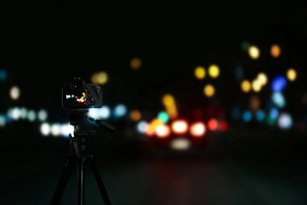 Taking Photo Camera Mounted Tripod Blurred View City Lights Night — Stock Photo, Image