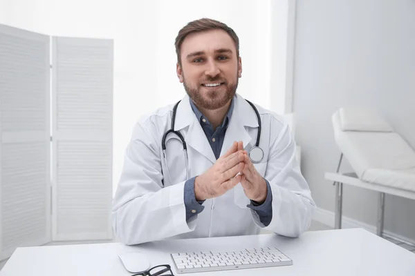 Kinderarzt Berät Patientin Videochat Klinik Blick Von Webcam — Stockfoto