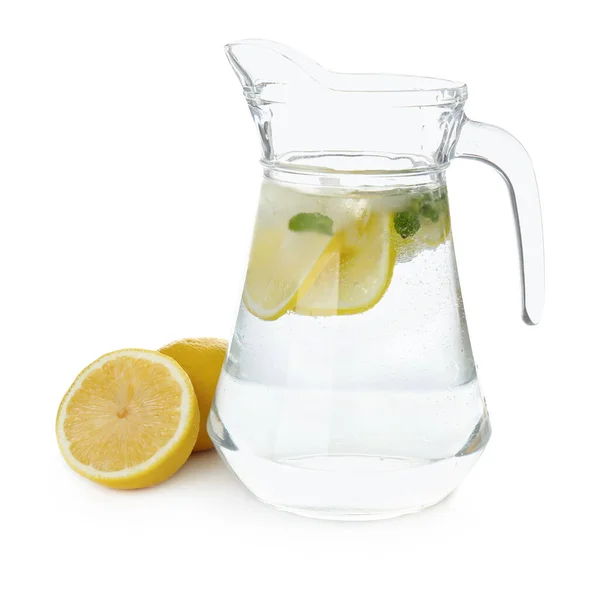 Glaskrug Mit Kalter Limonade Auf Weißem Hintergrund — Stockfoto