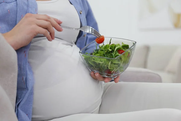 Pregnant Woman Salad Sofa Home Closeup Healthy Diet — Stock Photo, Image