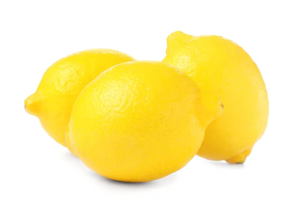 白で隔離された3つの新鮮な熟したレモン — ストック写真