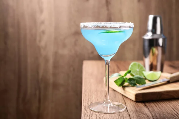 Heller Hellblauer Cocktail Auf Holztisch Platz Für Text — Stockfoto