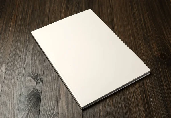 Üres Papír Brosúra Fából Készült Asztalon Mockup Tervezéshez — Stock Fotó