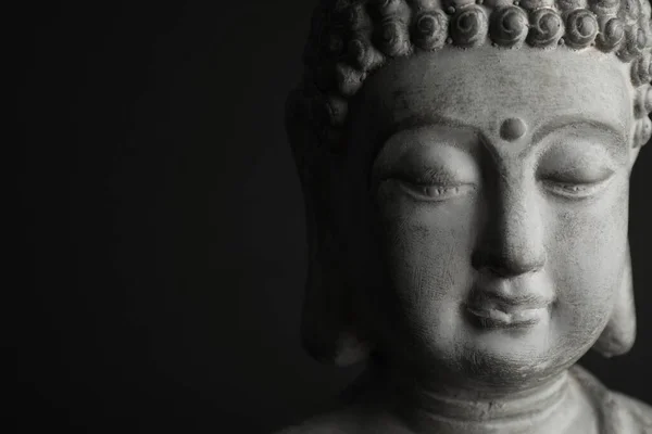 Krásný Kámen Buddha Socha Černém Pozadí Detailní Záběr Mezera Pro — Stock fotografie