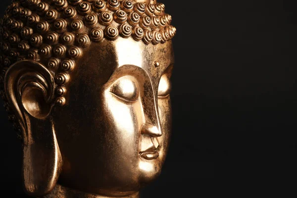 Krásná Zlatá Socha Buddhy Černém Pozadí Detailní Záběr Mezera Pro — Stock fotografie