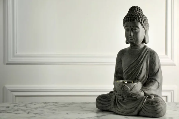 Buddha Statue Auf Weißem Marmortisch Raum Für Text — Stockfoto