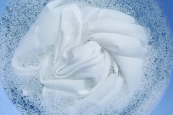 Köpüklü Beyaz Elbiseler Üst Manzara Yıkama — Stok fotoğraf