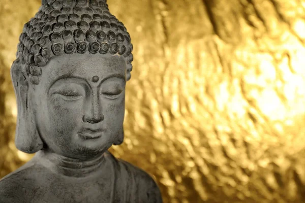 Статуя Будды Золотом Фоне Крупным Планом Пространство Текста — стоковое фото
