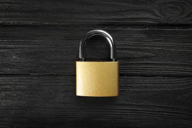 Modern asma kilit siyah ahşap masa, üst manzara