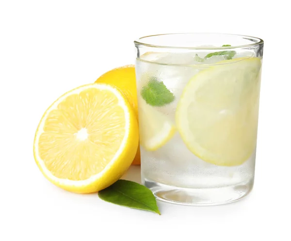 Cool Nylagad Lemonad Och Frukt Vit Bakgrund — Stockfoto