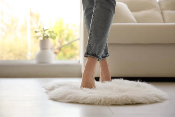 Woman Standing Faux Fur Rug Living Room Closeup Space Text — Stock Photo, Image