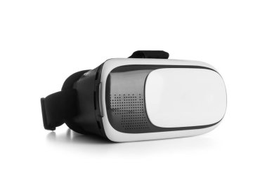 Modern sanal gerçeklik kulaklığı beyaza izole edilmiş.