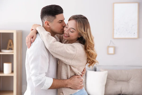 Preciosa Pareja Disfrutando Tiempo Juntos Casa — Foto de Stock