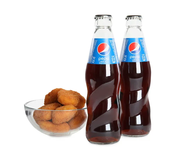 Mykolaiv Ucrania Febrero 2021 Botellas Vidrio Pepsi Snack Sobre Fondo —  Fotos de Stock