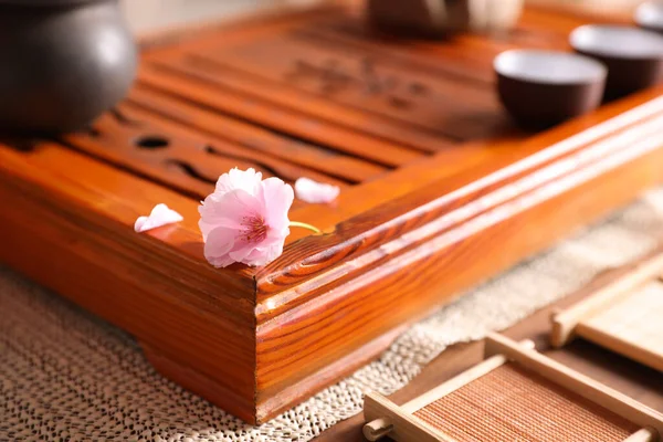 Taca Tradycyjnej Ceremonii Herbaty Sakura Kwiat Stole Zbliżenie — Zdjęcie stockowe