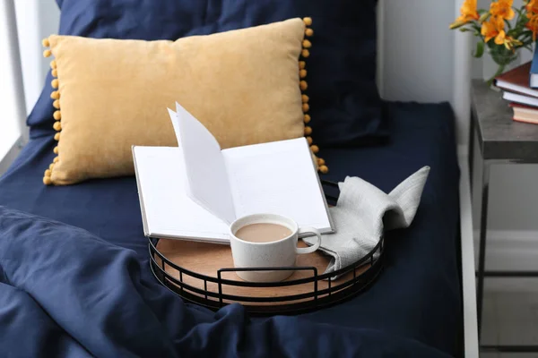 Taza Café Cuaderno Cama Con Ropa Cama Fresca Interior — Foto de Stock