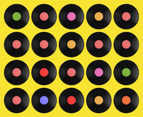 Set Mit Vinyl Schallplatten Auf Gelbem Hintergrund Draufsicht — Stockfoto