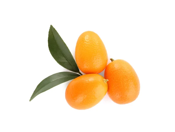 Frische Reife Kumquats Mit Blättern Auf Weißem Hintergrund Draufsicht Exotische — Stockfoto