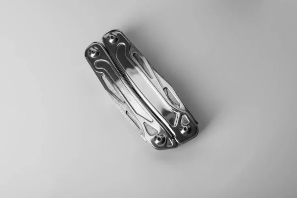 Multitool Metallico Portatile Compatto Sfondo Bianco Vista Dall Alto — Foto Stock