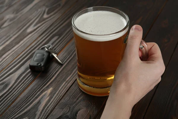 Man Holding Glass Alcoholic Beer Car Key Wooden Table Closeup — Stock Photo, Image